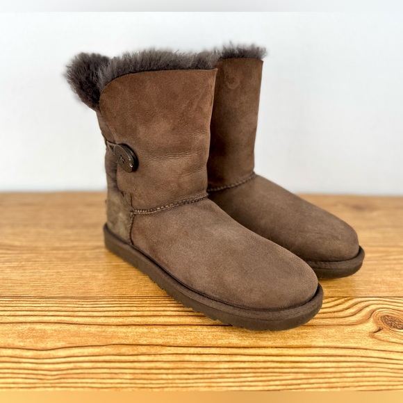 UGG Bailey Button Brown Suede Boots Sheepskin Women’s Size US 6 - Picture 1 of 11